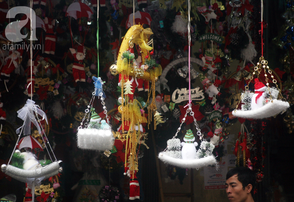 Phố phường Hà Nội, Sài Gòn đã trang hoàng rực rỡ lung linh chào đón Giáng sinh - Ảnh 16.