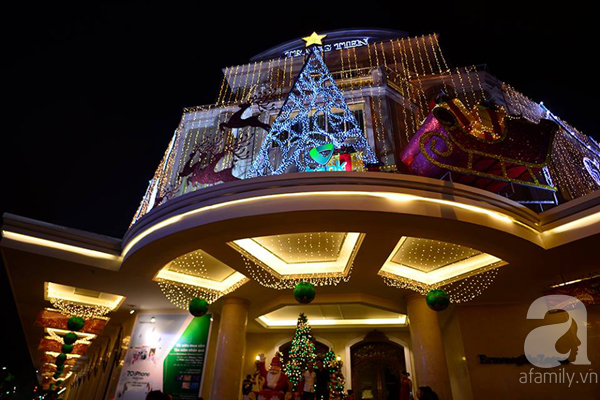 Phố phường Hà Nội, Sài Gòn đã trang hoàng rực rỡ lung linh chào đón Giáng sinh - Ảnh 5.