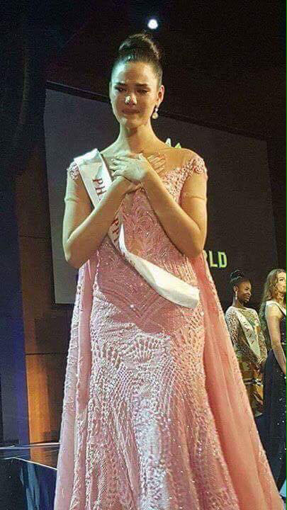 Người đẹp Philippines ôm quốc kỳ khóc nghẹn ngào vì để tuột ngôi vị Hoa hậu Thế giới - Ảnh 2.