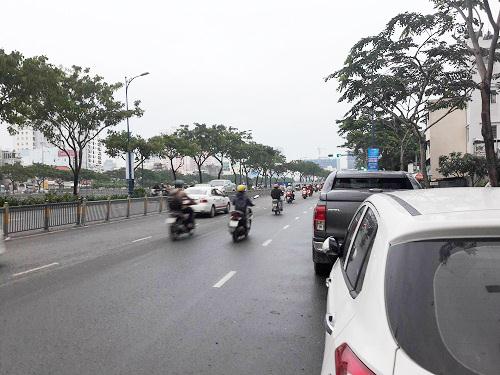 Hy hữu người phụ nữ được trả lại túi xách sau 2 giờ bị cướp: Trả nè, đầy đủ nhé - Ảnh 1. Hy hữu người phụ nữ được trả lại túi xách sau 2 giờ bị cướp: Trả nè, đầy đủ nhé - Ảnh 1.