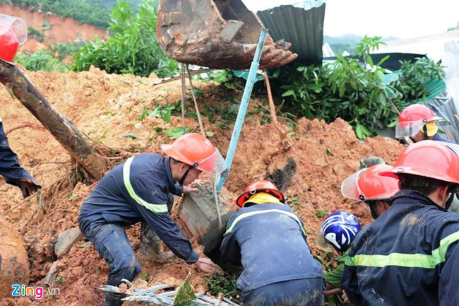 Sạt lở núi ở Nha Trang, 2 bà cháu thiệt mạng - Ảnh 2.