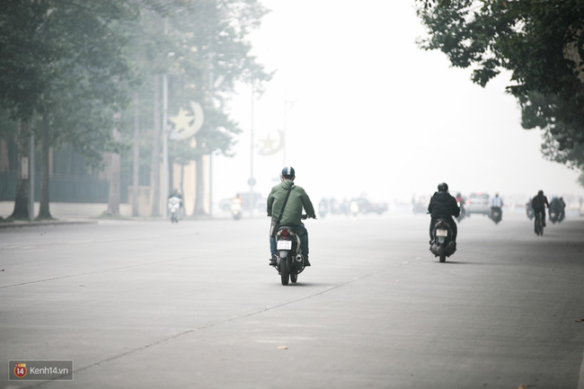 Ch&ugrave;m ảnh: H&agrave; Nội ng&agrave;y m&ugrave; sương - Ảnh 1.