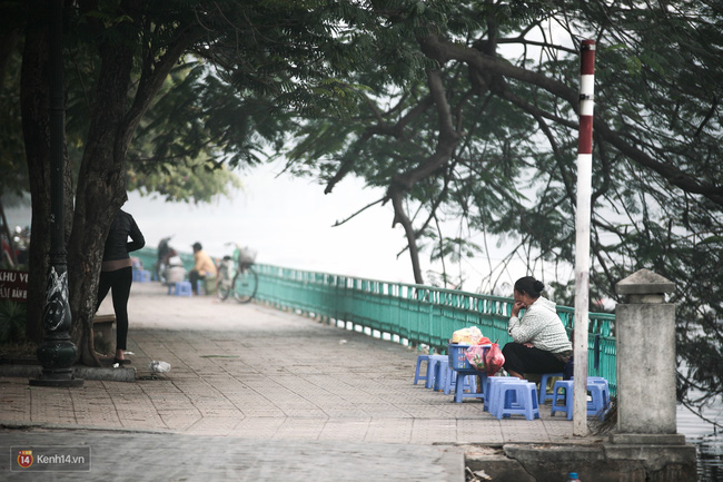 Ch&ugrave;m ảnh: H&agrave; Nội ng&agrave;y m&ugrave; sương - Ảnh 2.