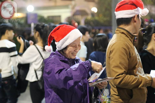 Hình ảnh người dân hào hứng đổ ra đường đón Noel trên cả nước - Ảnh 15.