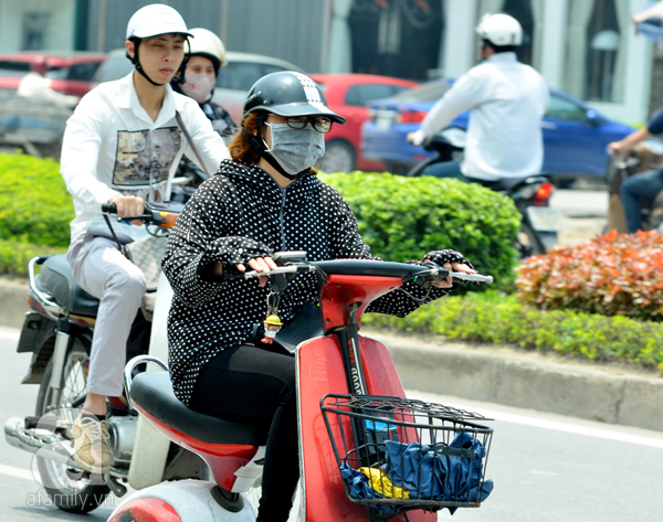 Mùa đông Hà Nội nắng nóng không khác gì hè, nhiệt độ cao hơn 4 độ C so với cùng kỳ 10 năm qua - Ảnh 1.