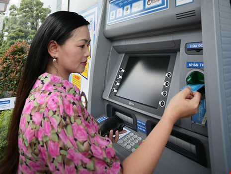 Tết này ATM có hết tiền, kẹt máy? - Ảnh 1.