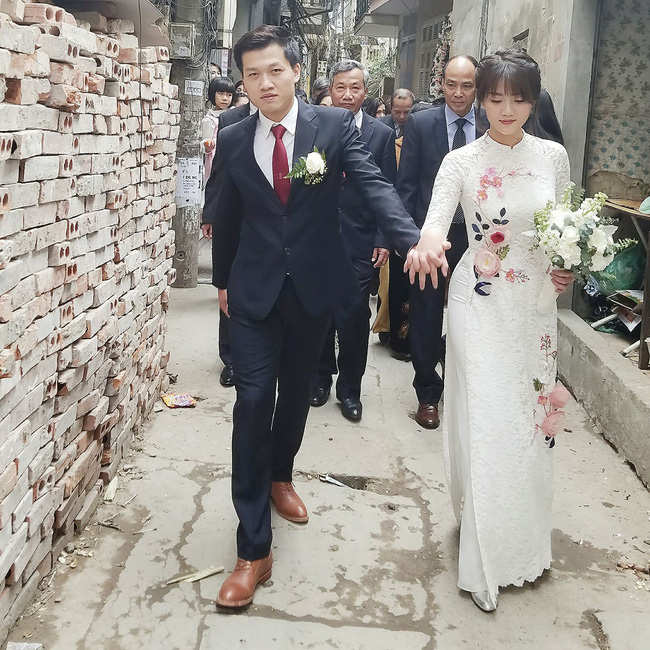 Hôm nay, soái ca VTV Trần Ngọc kết hôn với nữ nhiếp ảnh gia 9x xinh đẹp - Ảnh 1.
