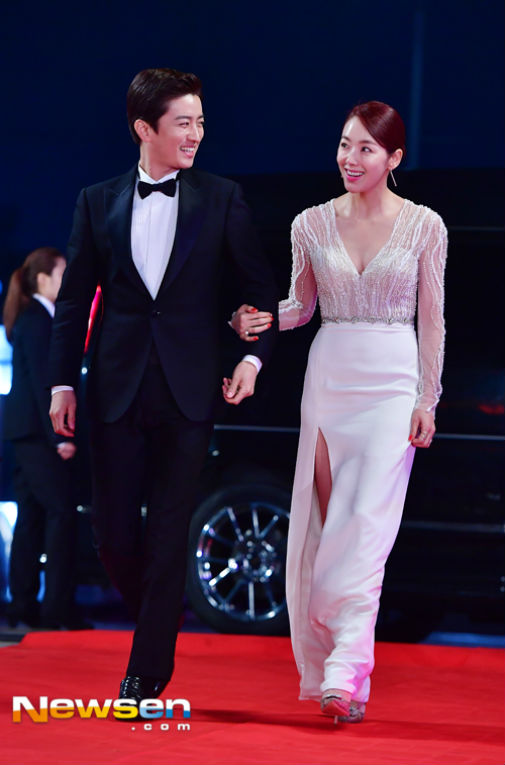Song Hye Kyo đẹp tựa nữ thần, Song Joong Ki bảnh bao trên thảm đỏ KBS 2016  - Ảnh 11.