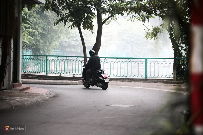Ch&ugrave;m ảnh: H&agrave; Nội ng&agrave;y m&ugrave; sương - Ảnh 13.