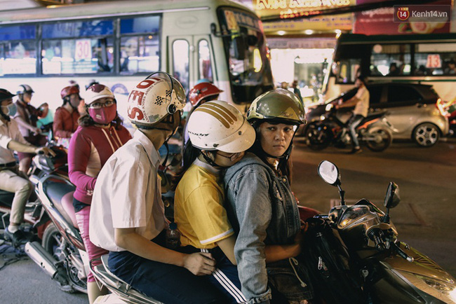 Phát điên, ngộp thở vì cảnh giờ nào cũng kẹt xe, chỗ nào cũng kẹt xe ở Sài Gòn - Ảnh 14.