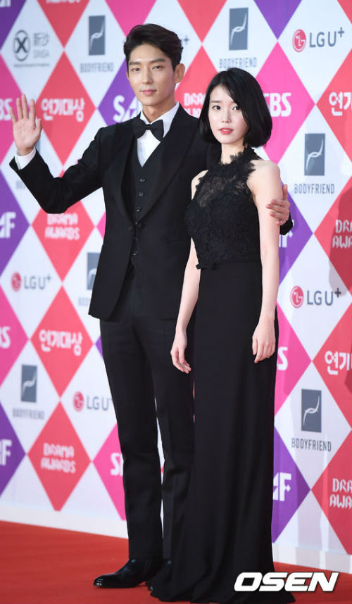 Lee Min Ho, Park Shin Hye khuấy động thảm đỏ SBS 2016 - Ảnh 7.