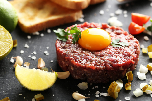 Steak Tartare - thịt bò tái kiểu Pháp trứ danh khiến bao người mê mẩn - Ảnh 3.
