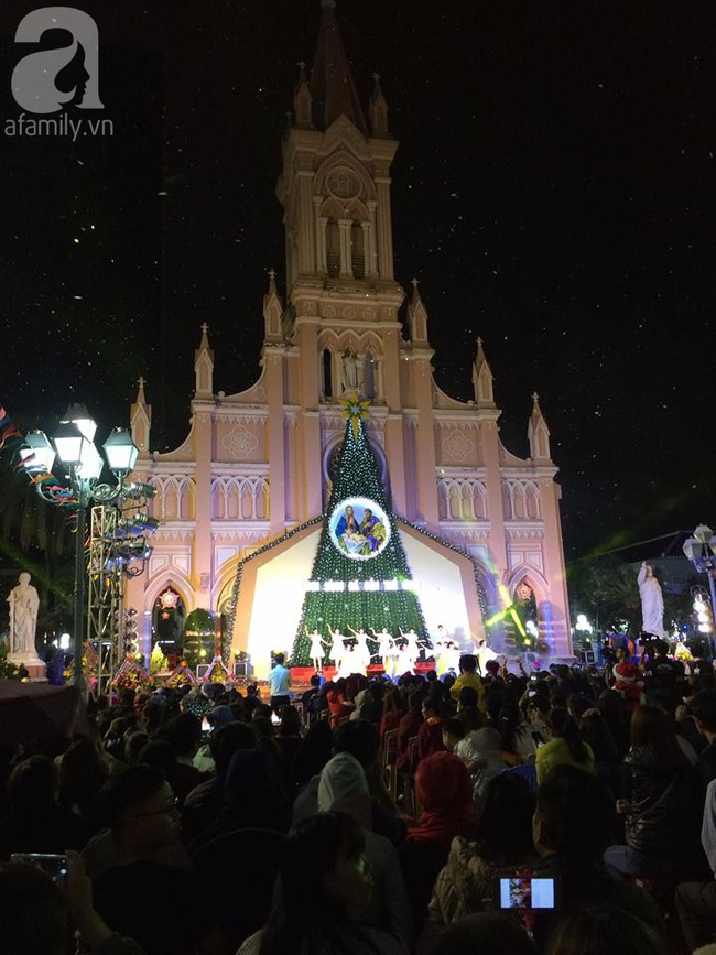 Hình ảnh người dân hào hứng đổ ra đường đón Noel trên cả nước - Ảnh 30.