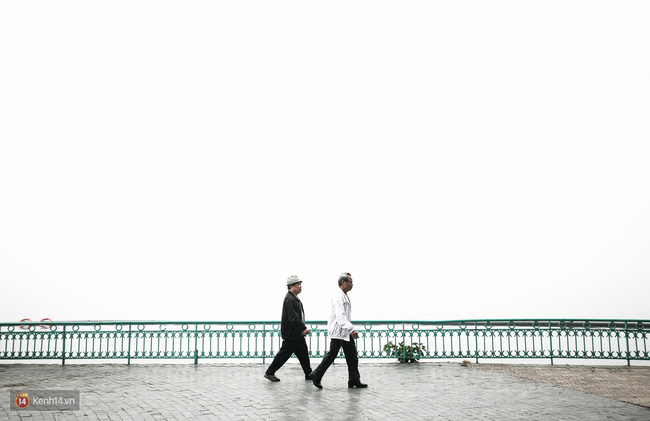 Ch&ugrave;m ảnh: H&agrave; Nội ng&agrave;y m&ugrave; sương - Ảnh 4.