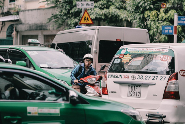 Phát điên, ngộp thở vì cảnh giờ nào cũng kẹt xe, chỗ nào cũng kẹt xe ở Sài Gòn - Ảnh 4.