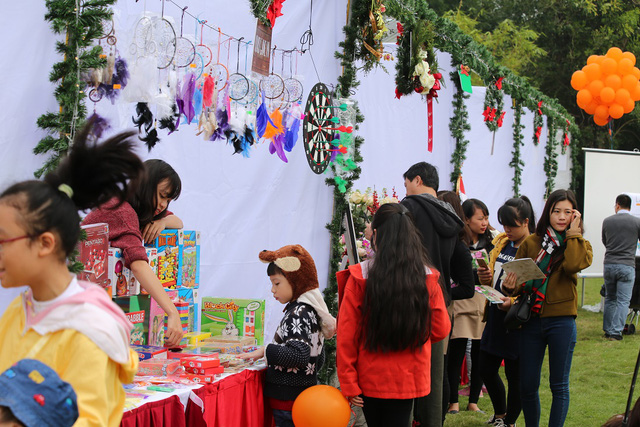 1000 phần qu&agrave; gi&aacute;ng sinh bất ngờ chờ c&aacute;c bạn nhỏ tại Ecopark - Ảnh 5.