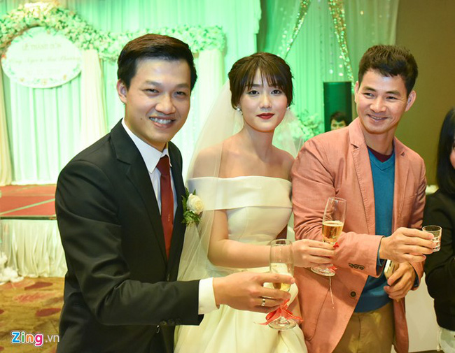 Hành động đẹp của chú rể Trần Ngọc trong lễ cưới với cô dâu hot girl - Ảnh 12.
