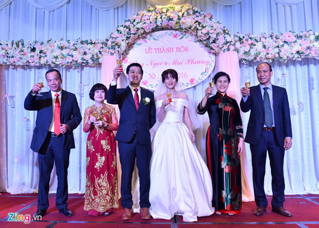 Hành động đẹp của chú rể Trần Ngọc trong lễ cưới với cô dâu hot girl - Ảnh 17.