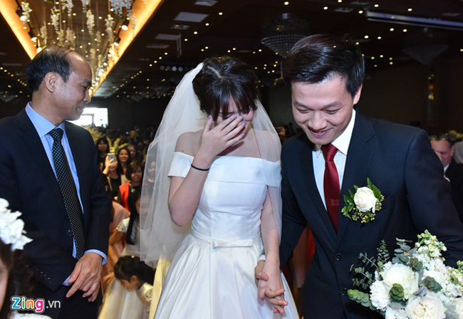 Hành động đẹp của chú rể Trần Ngọc trong lễ cưới với cô dâu hot girl - Ảnh 9.