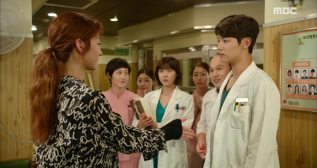 Ha Ji Won hôn trai đẹp kém 13 tuổi, còn chưa kịp vui đã phát hiện sự thật động trời - Ảnh 6. Ha Ji Won hôn trai đẹp kém 13 tuổi, còn chưa kịp vui đã phát hiện sự thật động trời - Ảnh 6.