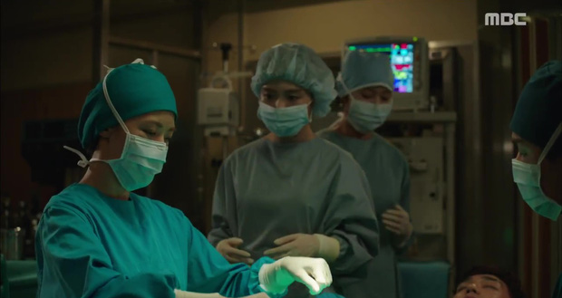 Ha Ji Won gây choáng với ca phẫu thuật nhạy cảm nhất màn ảnh Hàn - Ảnh 4.