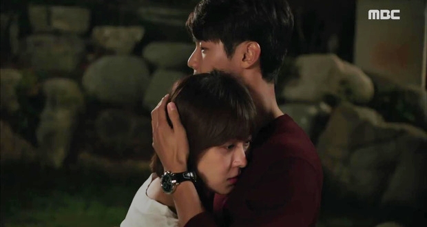 Nữ hoàng băng giá Ha Ji Won cuối cùng cũng ngoan ngoãn để trai đẹp ôm vào lòng - Ảnh 2.