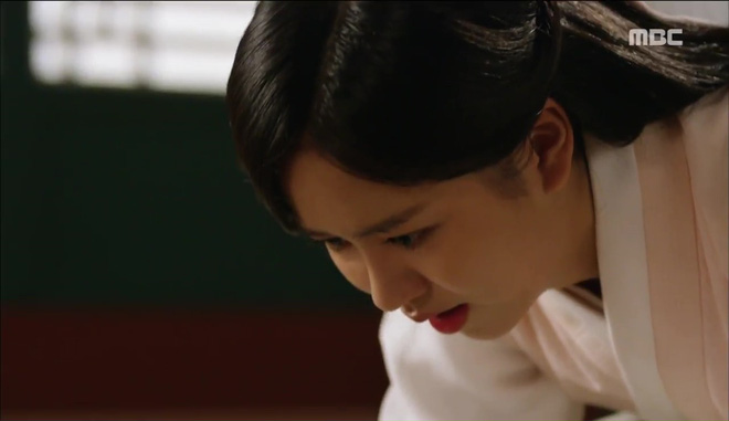 Yoo Seung Ho được nữ phụ cứu sống vì lấy thân bảo vệ nữ chính: Mối nghiệt duyên khiến khán giả đau lòng! - Ảnh 1.