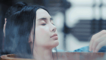 Đỏ mặt với cảnh Chung Hán Lương tắm trần cho Angelababy - Ảnh 4.