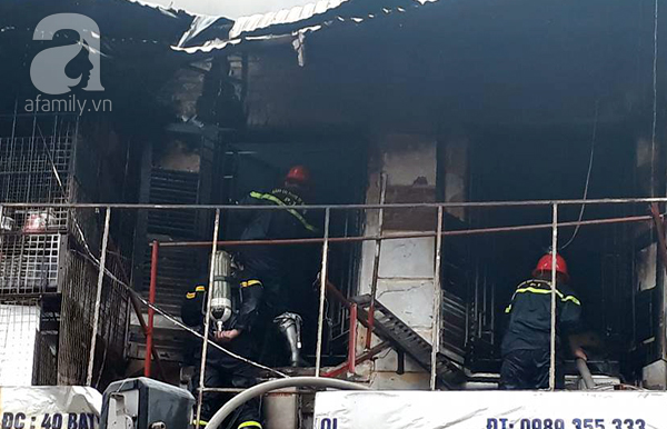 Hà Nội: Cháy lớn trên phố Bát Đàn, cụ bà 86 tuổi tử vong, tầng 2 của ngôi nhà bị thiêu rụi - Ảnh 5.