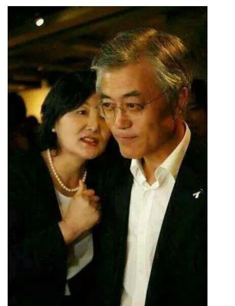 Đến phu nhân tân Tổng thống Hàn Quốc còn cọc đi tìm trâu, thì phụ nữ khi yêu hãy cứ bất chấp - Ảnh 20.