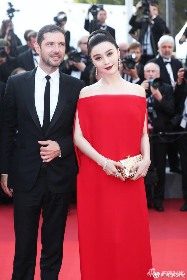Phạm Băng Băng, Liu Wen đỏ rực cân cả thảm đỏ Cannes ngày thứ 8 - Ảnh 1.