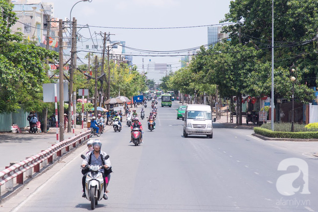 Ngắm đường phố Sài Gòn vừa lạ vừa quen, thưa vắng bất ngờ trong kỳ nghỉ lễ - Ảnh 10.
