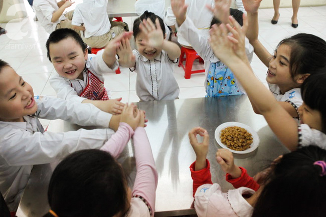 Những mảng màu ngộ nghĩnh của trẻ thơ trên những chiếc bánh trôi trong ngày tết Hàn Thực - Ảnh 1.