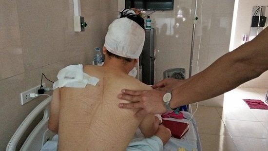 Hà Nội: Côn đồ mang hung khí truy sát người tại chung cư cao cấp - Ảnh 2.