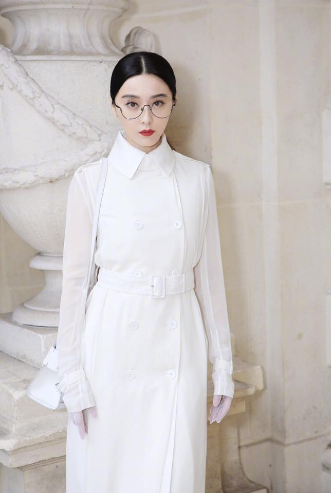 Phạm Băng Băng đẹp xuất sắc trong loạt ảnh không qua chỉnh sửa tại Paris Fashion Week - Ảnh 1. Phạm Băng Băng đẹp xuất sắc trong loạt ảnh không qua chỉnh sửa tại Paris Fashion Week - Ảnh 1.