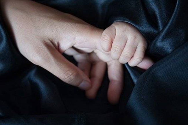 Cuộc sinh nở không tiếng khóc trẻ con, và đêm ấy, hành động của người mẹ khiến nữ y tá chết lặng - Ảnh 4. Cuộc sinh nở không tiếng khóc trẻ con, và đêm ấy, hành động của người mẹ khiến nữ y tá chết lặng - Ảnh 4.