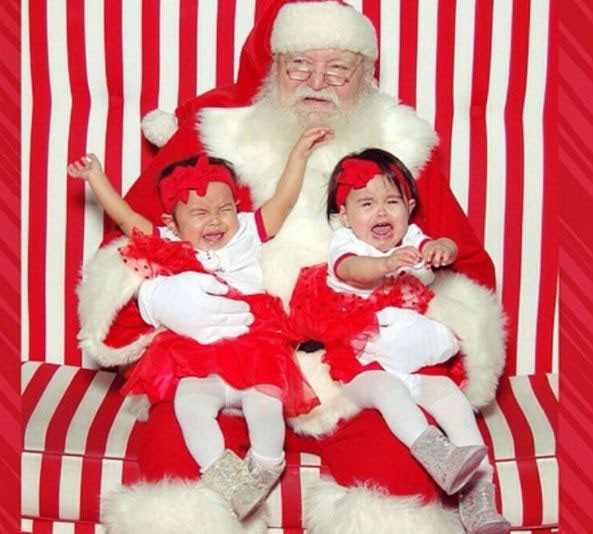 Những khoảnh khắc “cười ra nước mắt” vì không phải bé nào cũng thích Noel như cha mẹ vẫn nghĩ - Ảnh 7. Những khoảnh khắc “cười ra nước mắt” vì không phải bé nào cũng thích Noel như cha mẹ vẫn nghĩ - Ảnh 7.