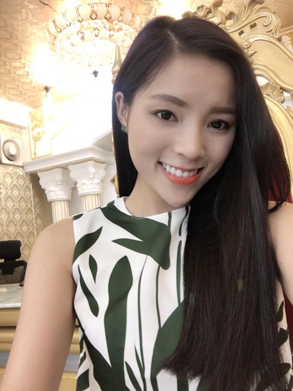 Kỳ Duyên đẹp và sang hơn hẳn sau 3 năm đăng quang, nhưng có ai để ý môi của cô cũng lên xuống thất thường - Ảnh 1. Kỳ Duyên đẹp và sang hơn hẳn sau 3 năm đăng quang, nhưng có ai để ý môi của cô cũng lên xuống thất thường - Ảnh 1.