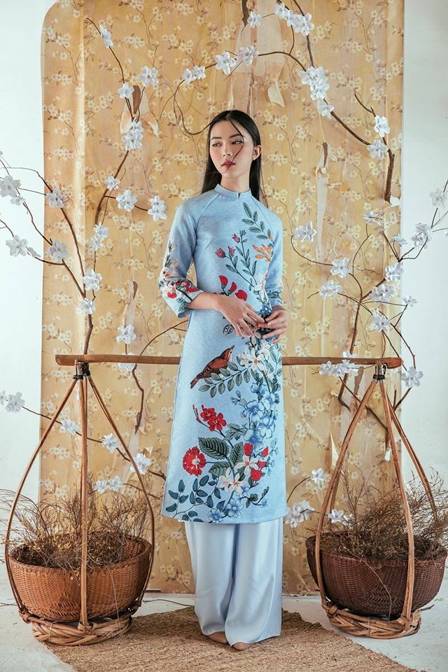 Du Xuân duyên dáng cùng loạt thiết kế áo dài truyền thống có giá dưới 3 triệu đồng - Ảnh 1.