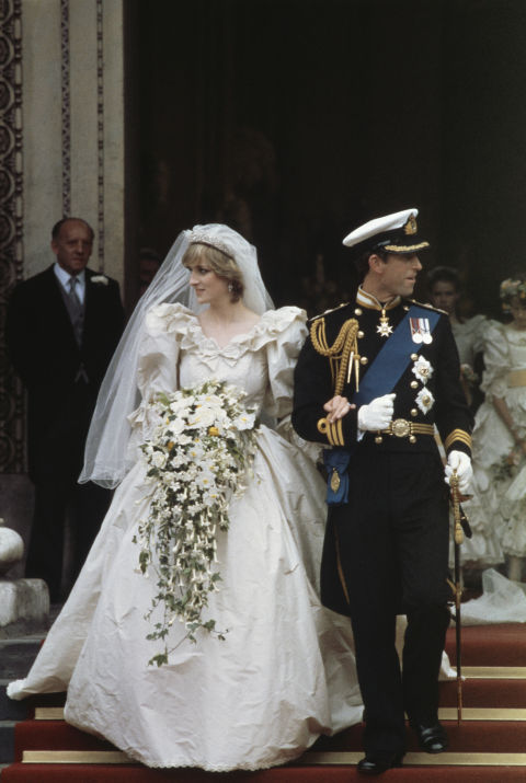 Những bí mật chưa từng được công bố chính thức về chiếc váy cưới huyền thoại của Công nương Diana - Ảnh 2.