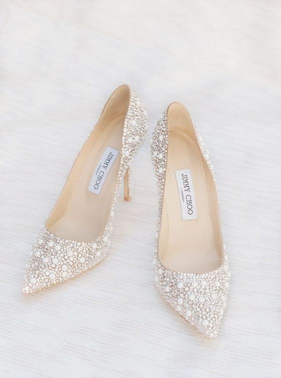 7 mẫu giày đẹp nín thở dành riêng cho các cô dâu trong ngày trọng đại - Ảnh 4.