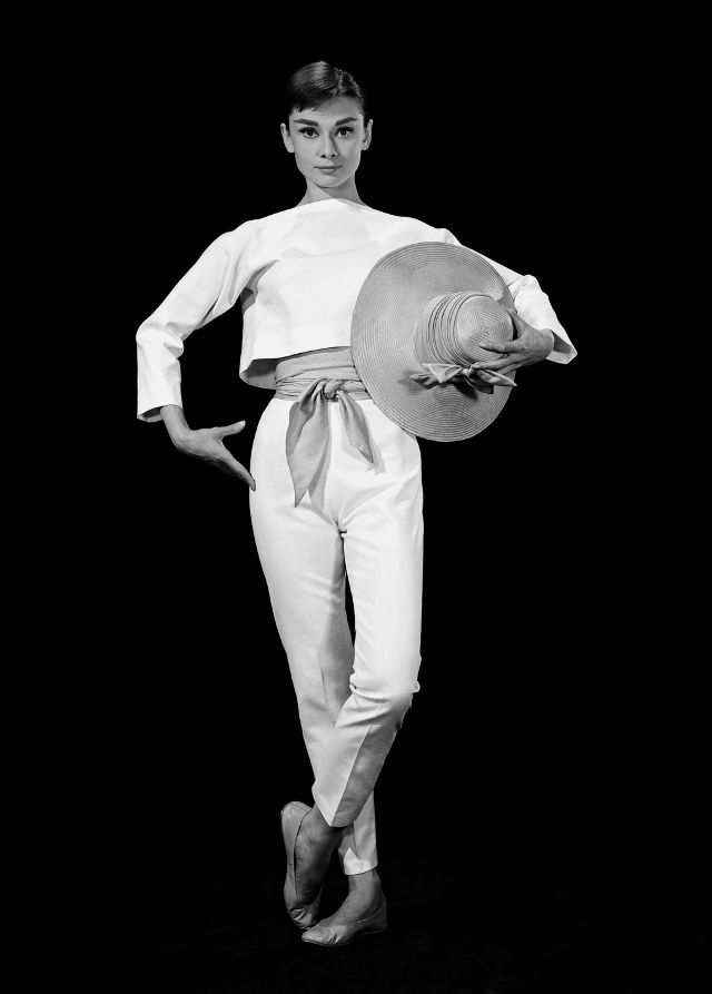 Đến Audrey Hepburn - biểu tượng thời trang bất hủ mọi thời đại cũng luôn trung thành với giày bệt - Ảnh 7.