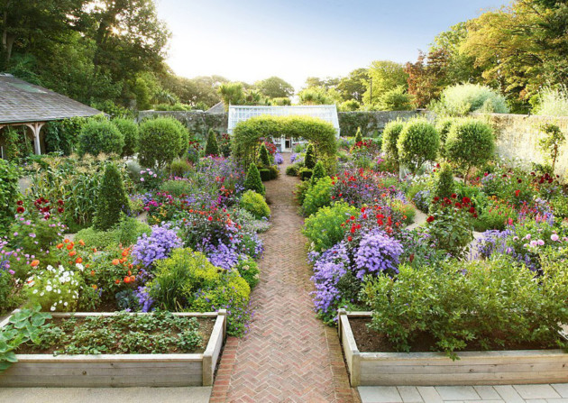 4 ý tưởng trang trí sân vườn bằng các loài hoa cho mùa hè rực rỡ - Ảnh 9.
