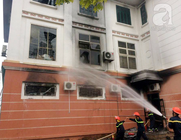 Thanh Hóa: Trung tâm thương mại cháy dữ dội lúc rạng sáng, thiệt hại hàng tỷ đồng - Ảnh 2.