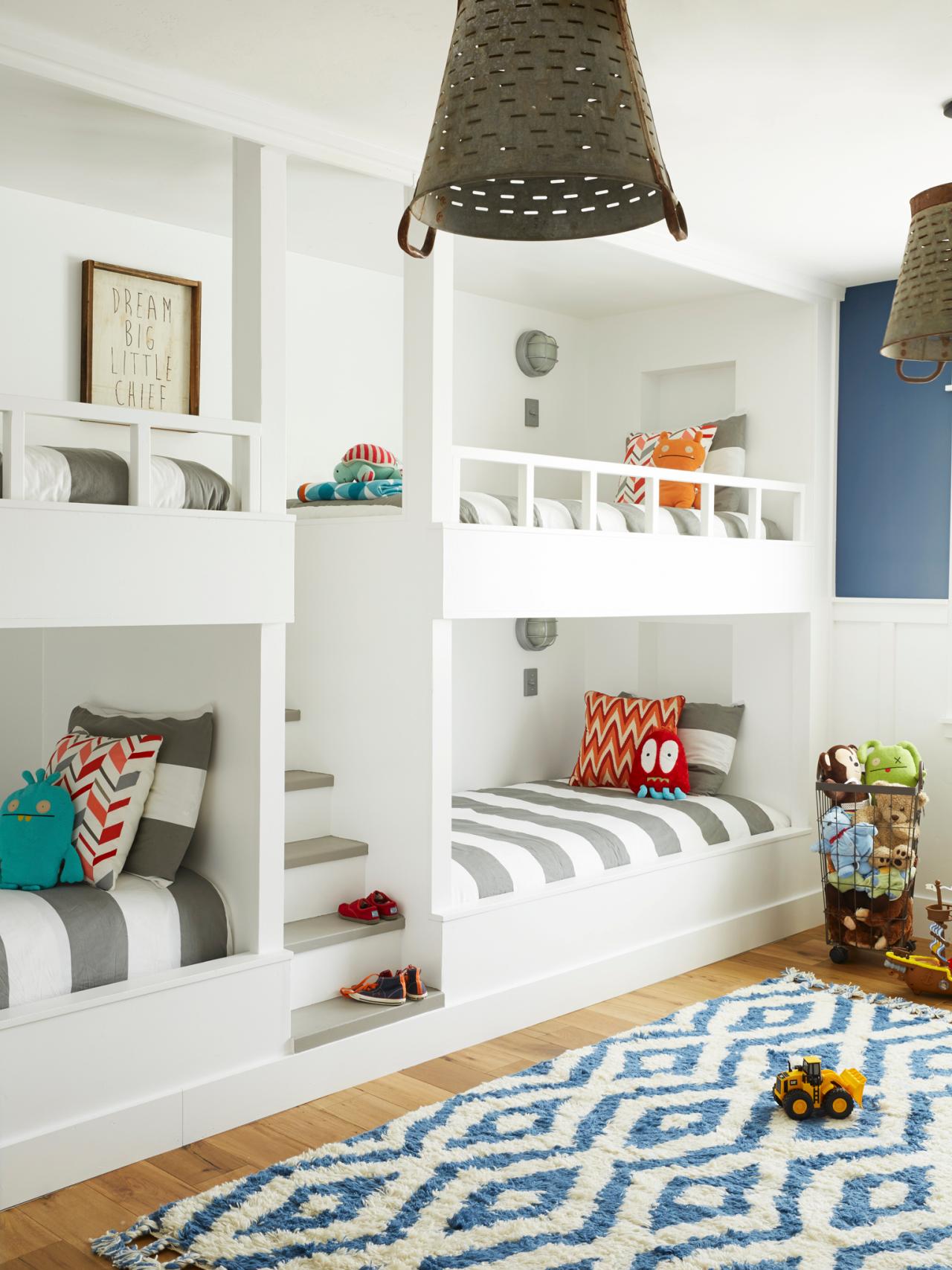 Giường tầng cho gia đình
Giường tầng đem lại không gian ngủ tiện nghi cho gia đình với ánh sáng tự nhiên và không gian lưu trữ đồ dùng. Bạn có thể sử dụng giường tầng để tiết kiệm diện tích trong căn phòng nhỏ hoặc thật tiện lợi để chia sẻ không gian ngủ với anh chị em. Thiết kế giường tầng đa dạng, phù hợp với mọi nhu cầu của bạn.