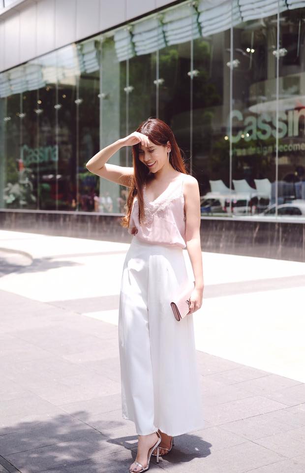 Kỳ Duyên trắng muốt, Ngọc Trinh trẻ như nữ sinh tận hưởng chuyến du lịch hè trong street style tuần qua - Ảnh 15.