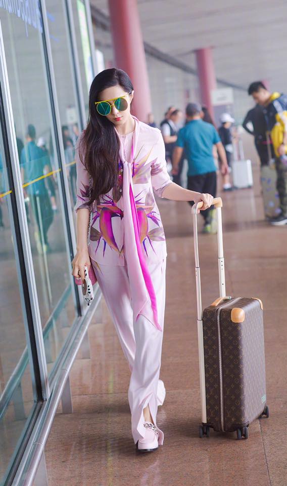 Phạm Băng Băng đẹp xuất sắc trong loạt ảnh không qua chỉnh sửa tại Paris Fashion Week - Ảnh 9. Phạm Băng Băng đẹp xuất sắc trong loạt ảnh không qua chỉnh sửa tại Paris Fashion Week - Ảnh 9.