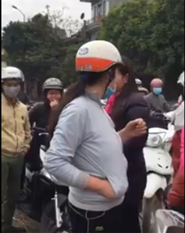 Bắc Giang: Người dân vây bắt đôi nam nữ nghi bỏ thuốc mê, lừa bán gói thuốc nam với giá 20 triệu/gói - Ảnh 4.