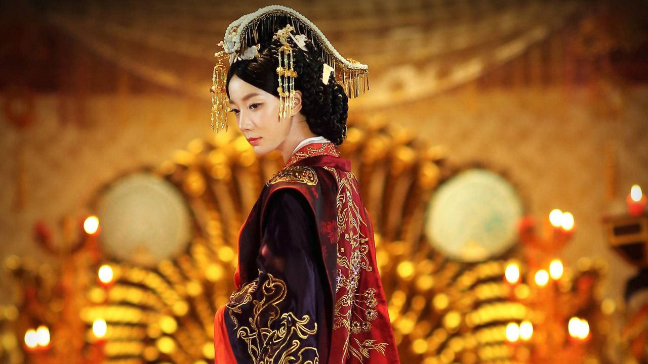 Chuyện về 2 bà cháu cùng gả cho Hoàng đế Càn Long: Người trở thành Hoàng hậu trong khi cháu gái lại cô độc cả đời ở chốn thâm cung