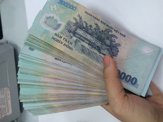 Ngân hàng ở TPHCM thưởng Tết Dương lịch 1,5 tỷ đồng - Ảnh 1. Ngân hàng ở TPHCM thưởng Tết Dương lịch 1,5 tỷ đồng - Ảnh 1.